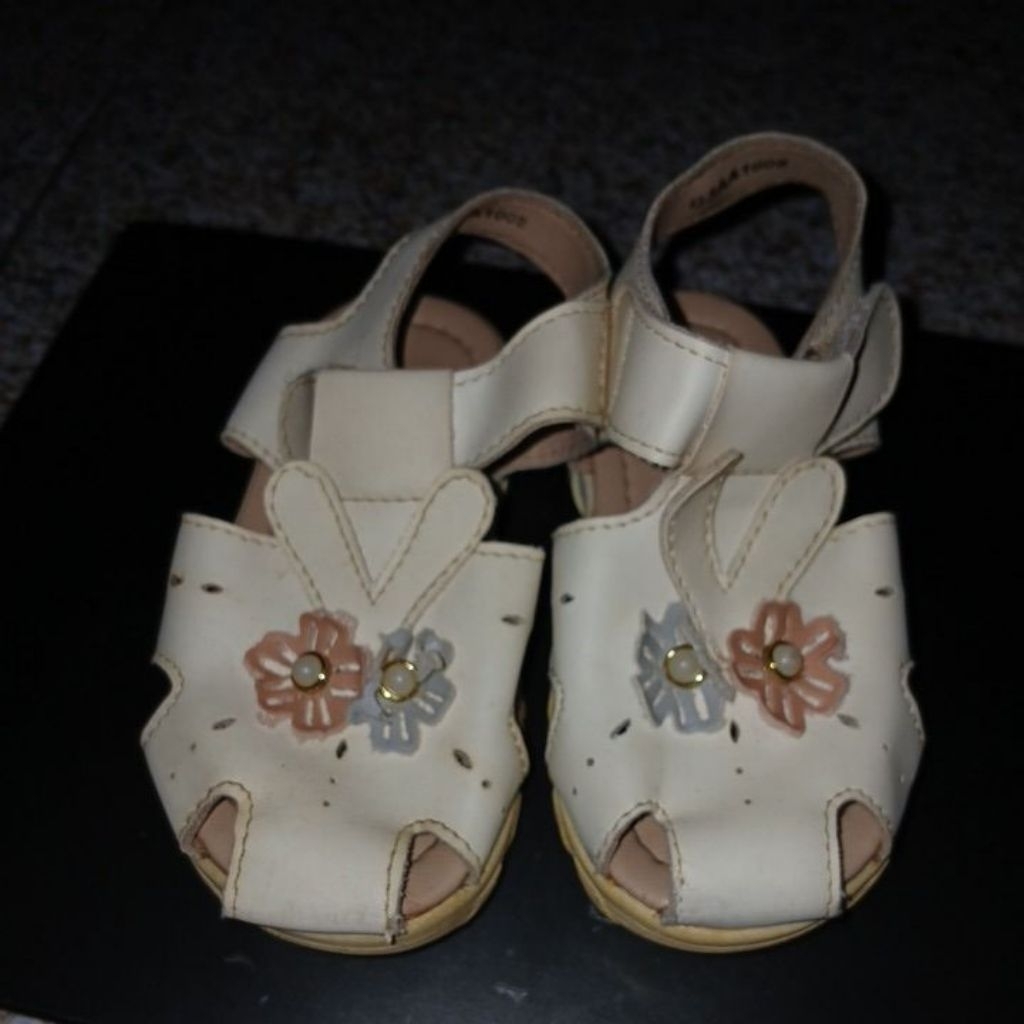 Sepatu Gabino anak perempuan size 23