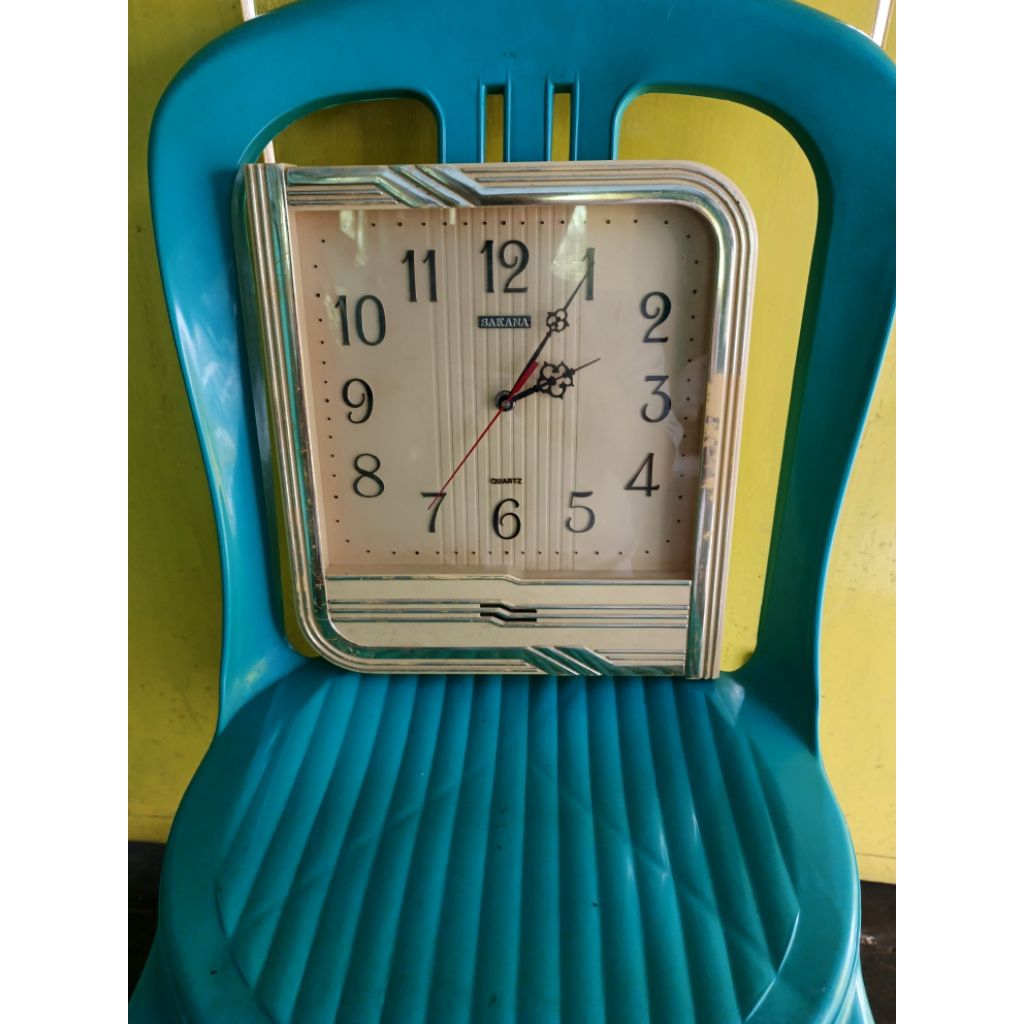 jam dinding merk sakana jadul original minus tidak bunyi