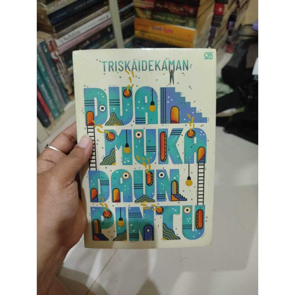 DUA MUKA DAUN PINTU BY TRISKAIDEKAMAN