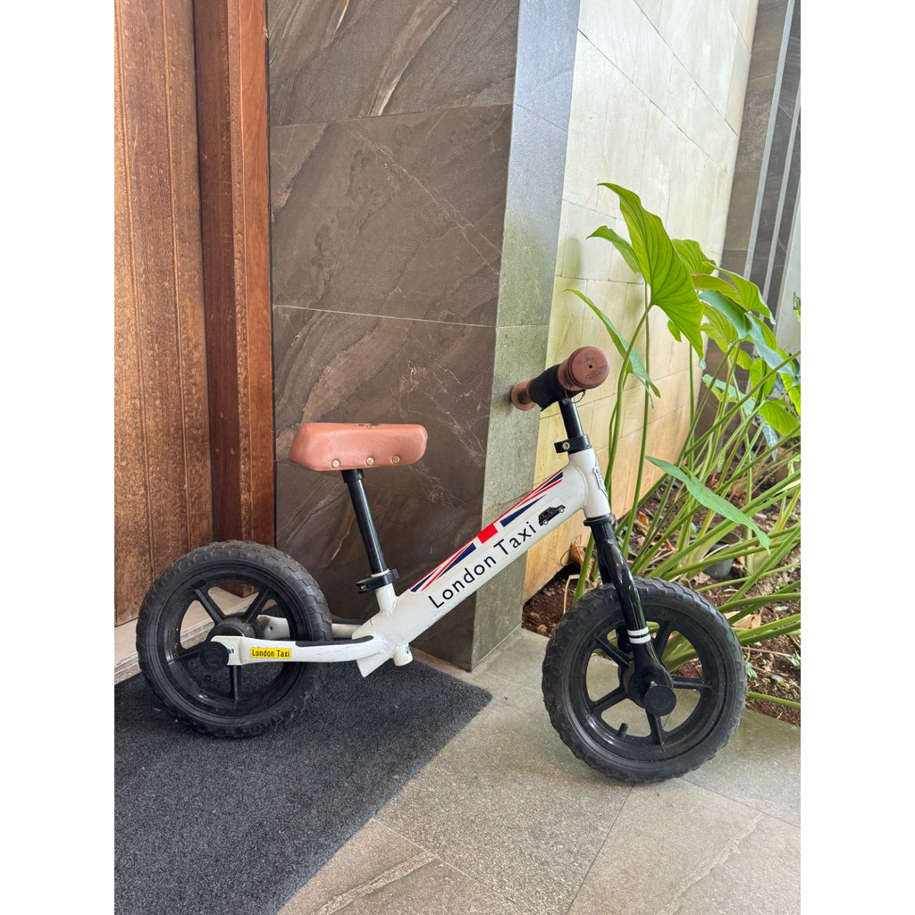 London Taxi Balance Bike - Bekas
