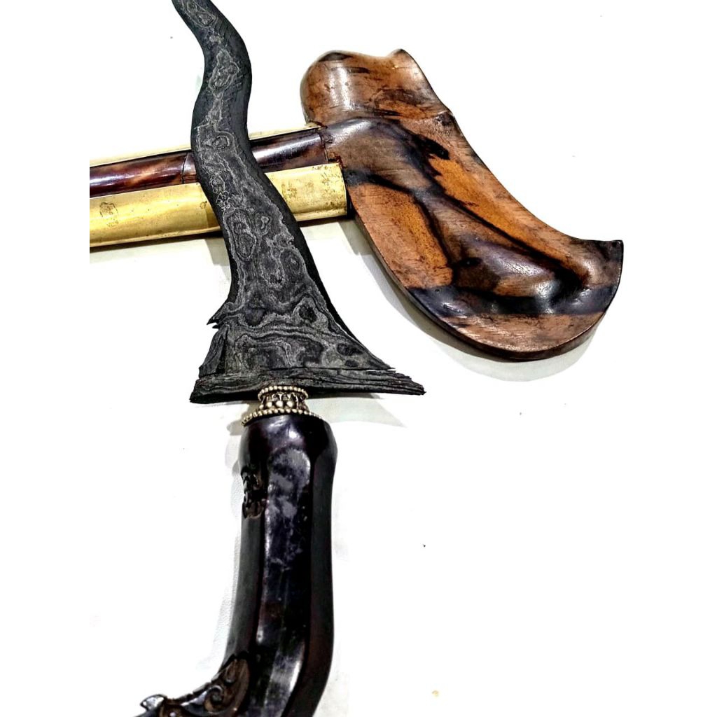 Keris Sepuh Carubuk Jung isi dunyo