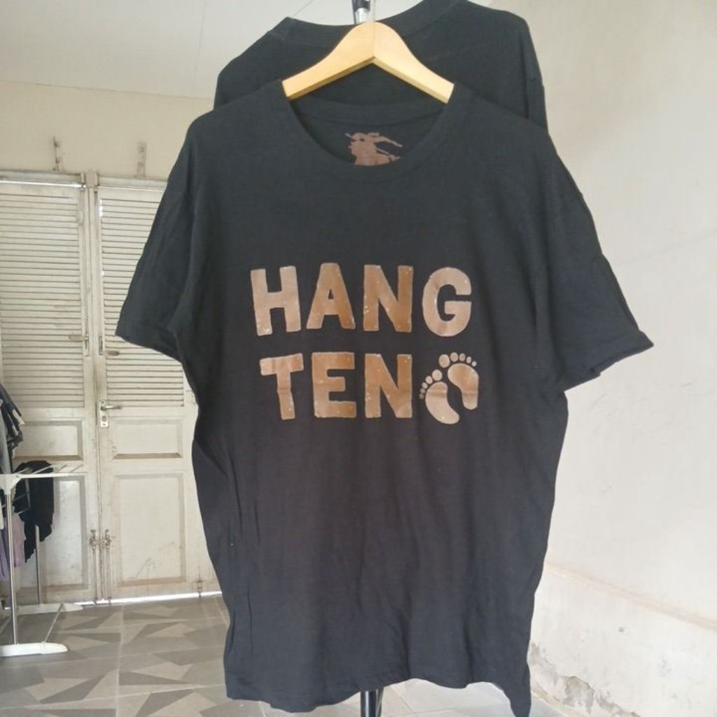 Kaos katun warna hitam pekat kerah kencang built up tanpa jahitan samping BURBERRY X HANGTEN second 