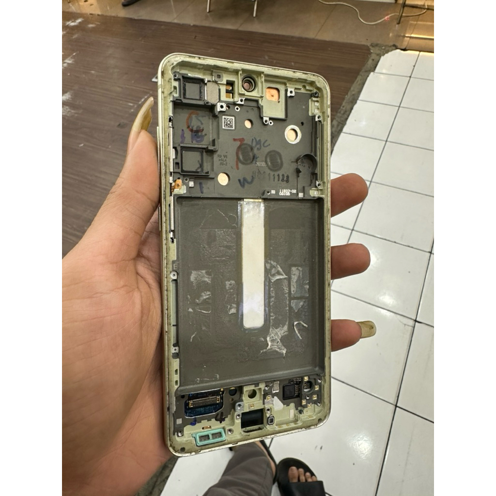 lcd samsung s21fe minus garis 2