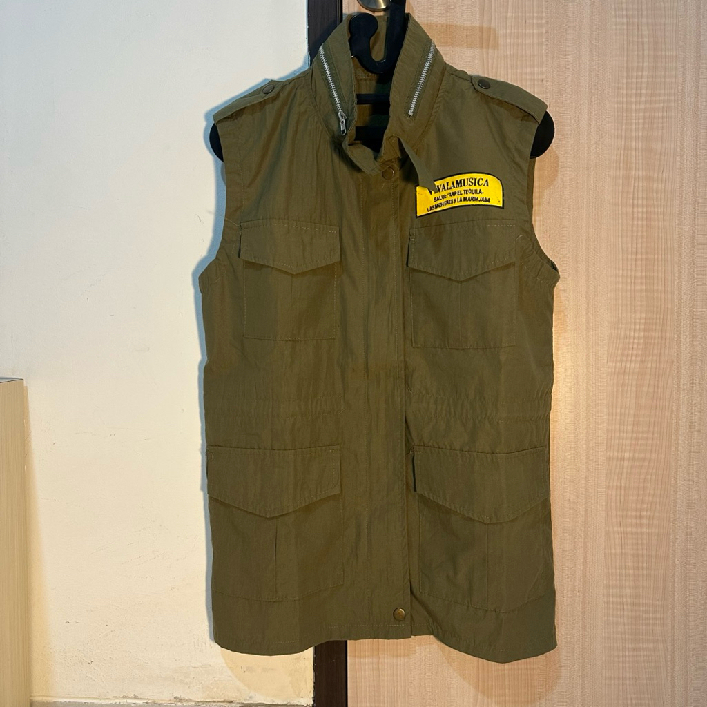 Preloved LIKE NEW Vest Army Wanita Olive Green Tanpa Lengan – Outer Utility Style