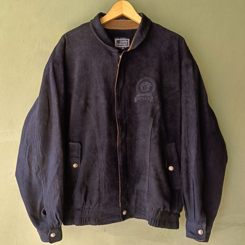 JAKET VERSACE BLACK ON BLACK SUEDE VELVET JAKET GIANNI VERSACE BASIC LOGO BOMBER VERSACE CASUAL