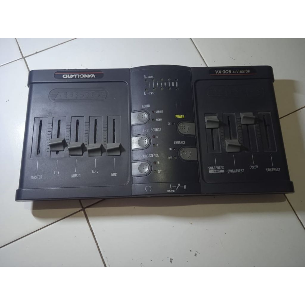 aksesoris alat musik DJ vintage