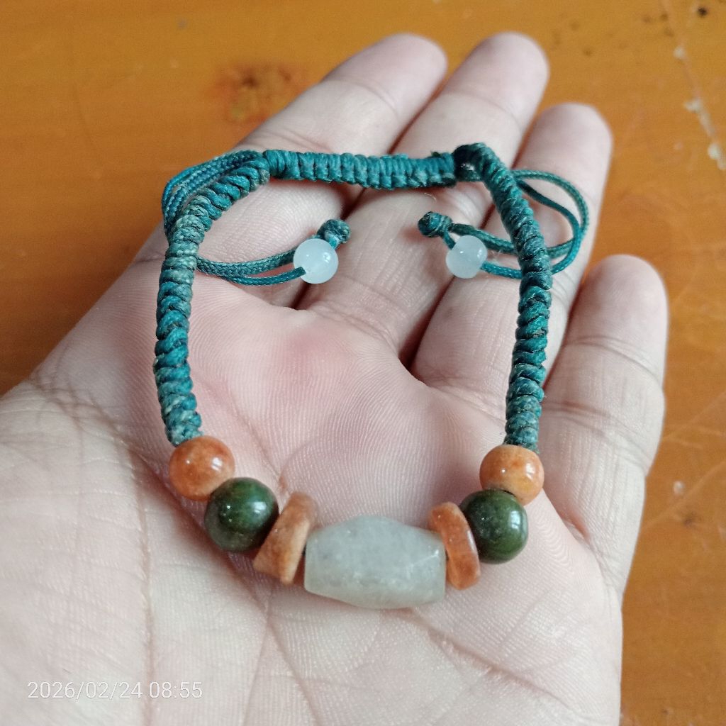 gelang manik batu temuan