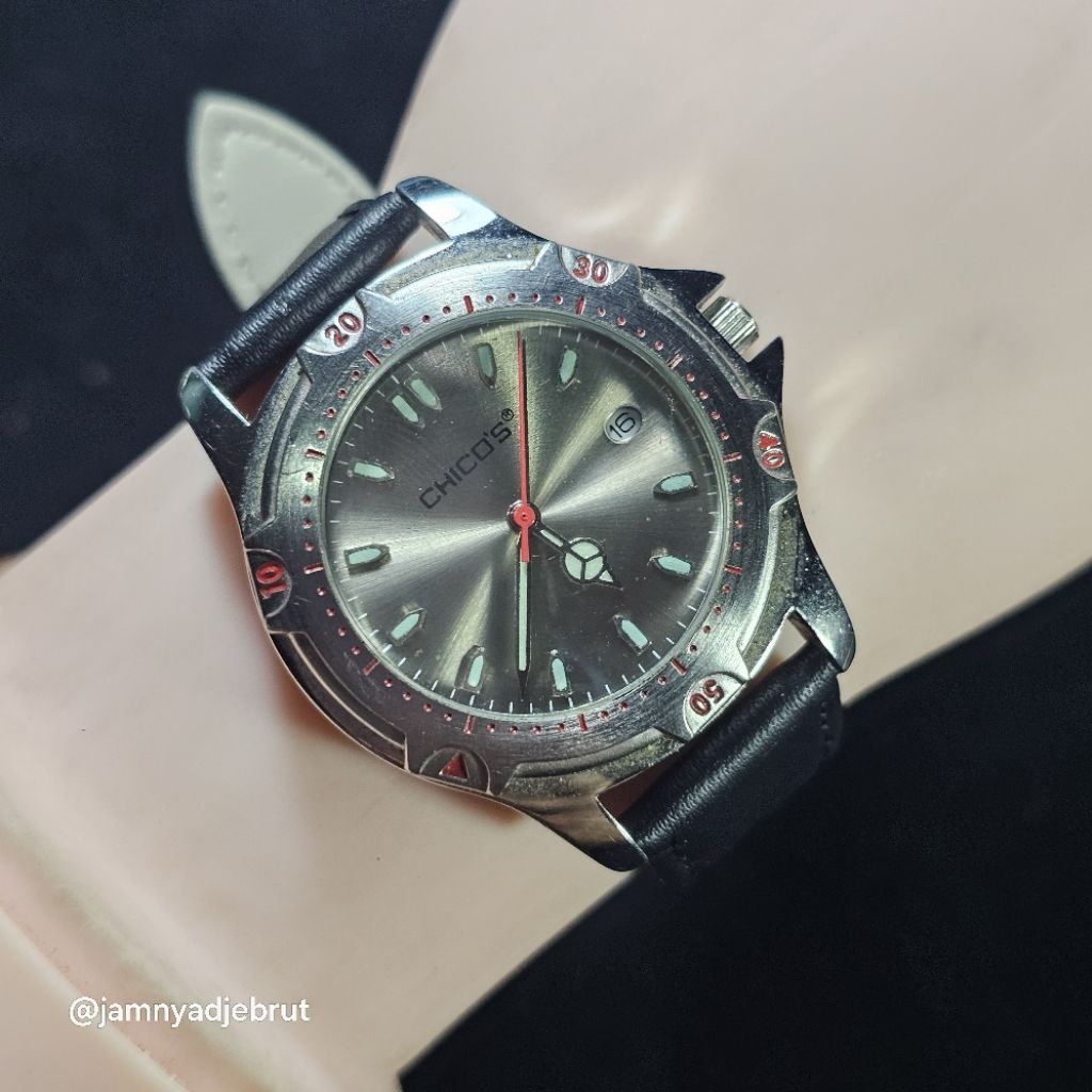 Jam Chico's Diver Vintage Grey Red Bekas