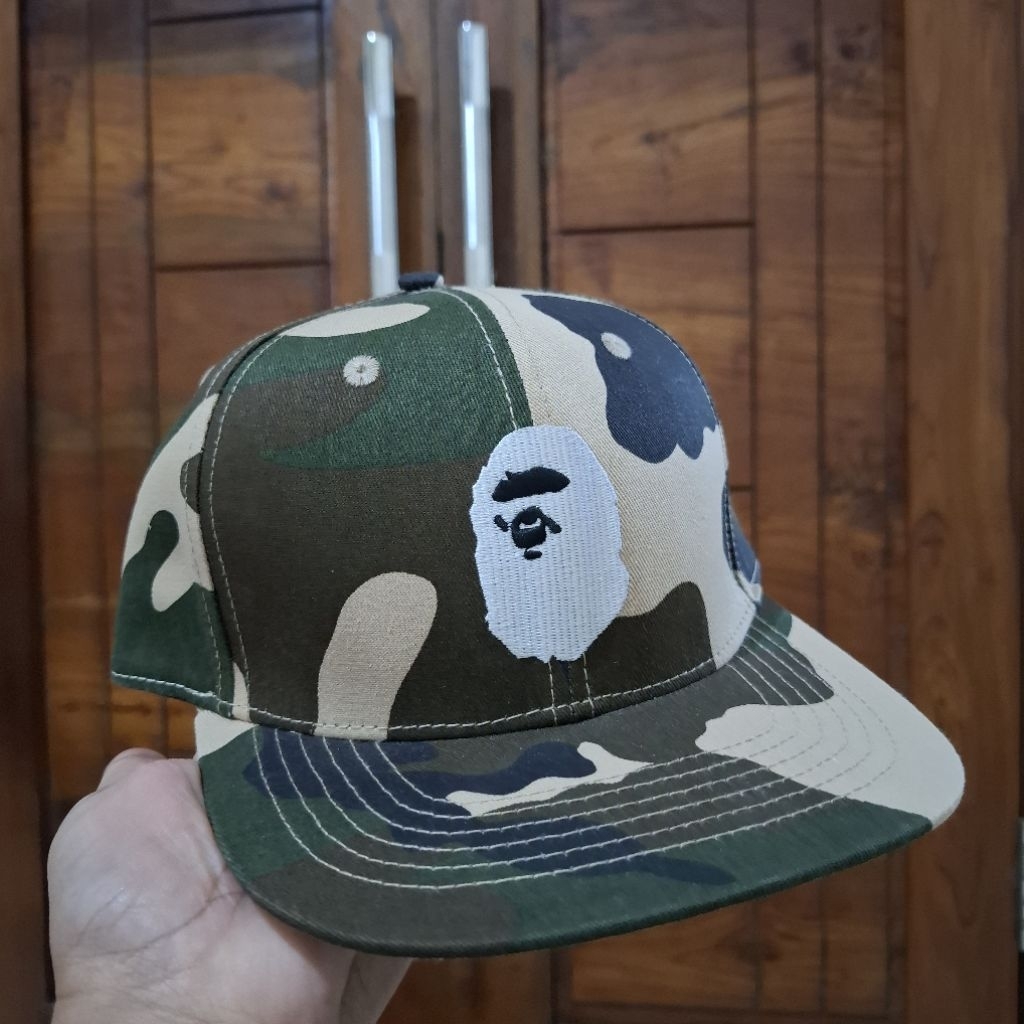 Topi BAPE CAMO