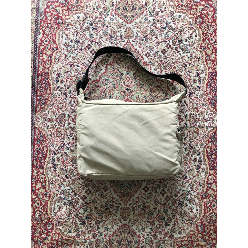 Tas Uniqlo messenger bag HH712