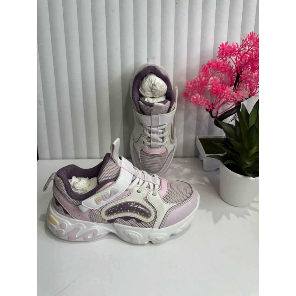 Sepatu Anak Perempuan FILA Size 28 Insole 17.5cm (on tag) Preloved/Second Lightly Used
