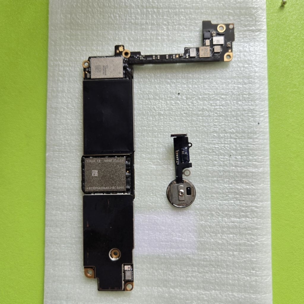 Sparepart copotan iPhone SE gen 2 2020 ( mesin , LCD , kamera ) baca deskripsi