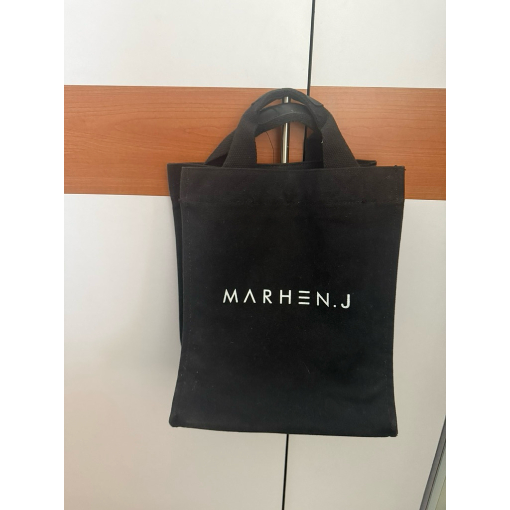 [Preloved] Tas Hitam Jinjing / Selempang Marhen J kawe