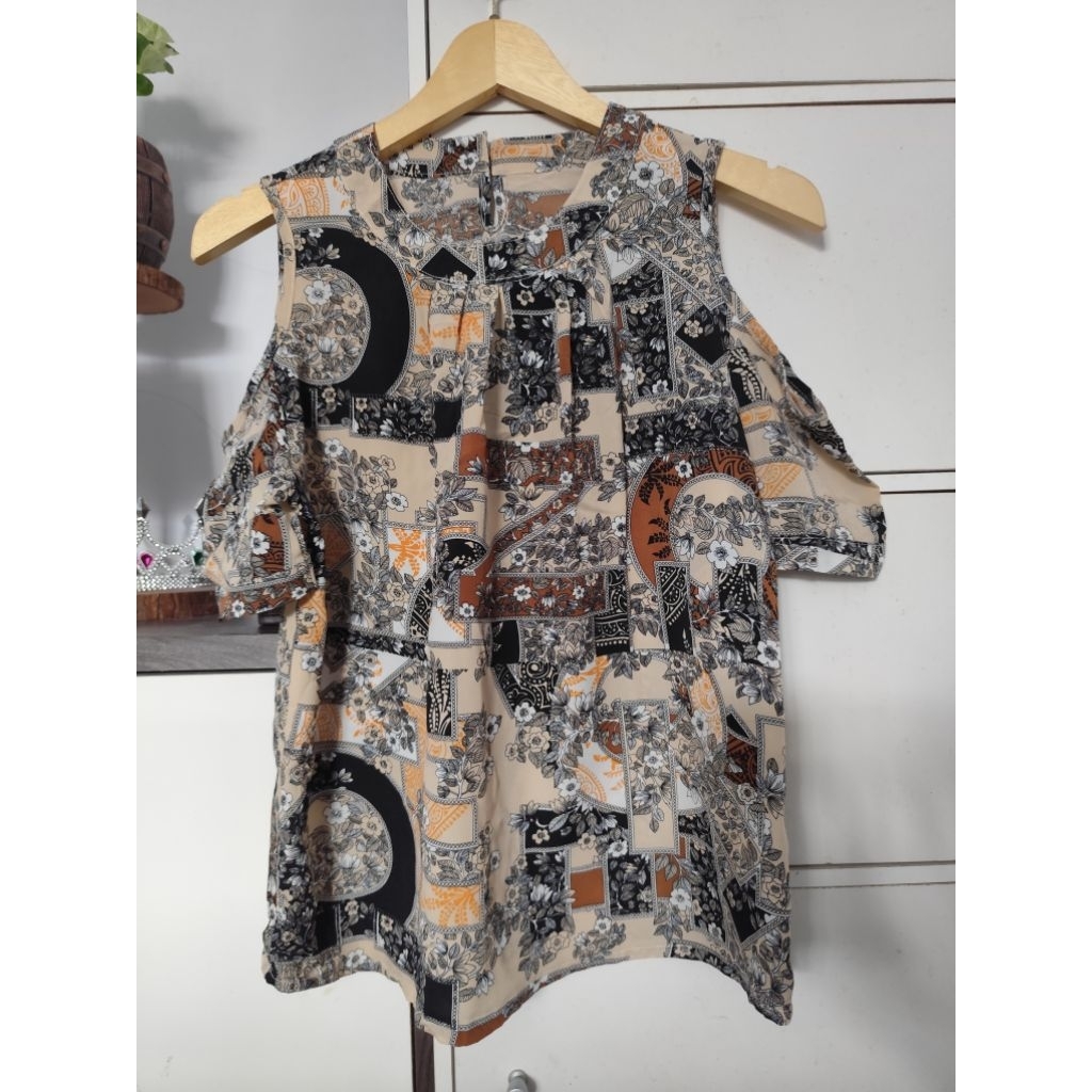 Baju sabrina bahu bolong / cold shoulder preloved