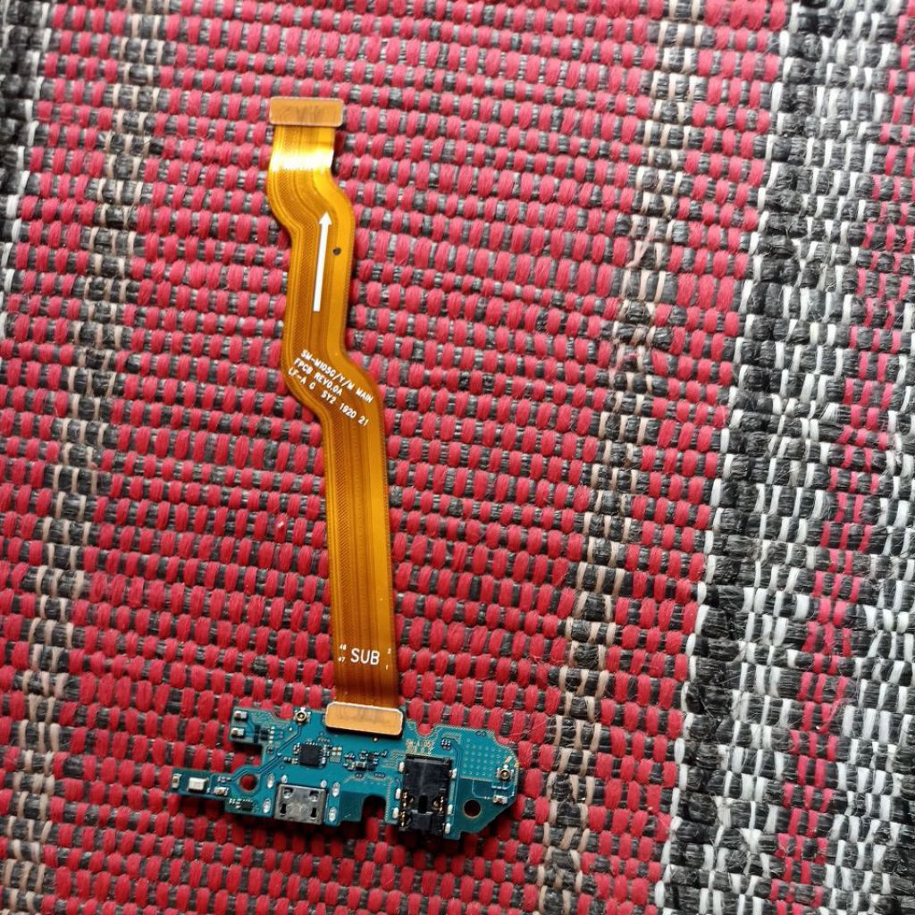 papan charger+ kabel flexible penghubung mesin atas dan bawah Samsung galaxy a10 / SM105G