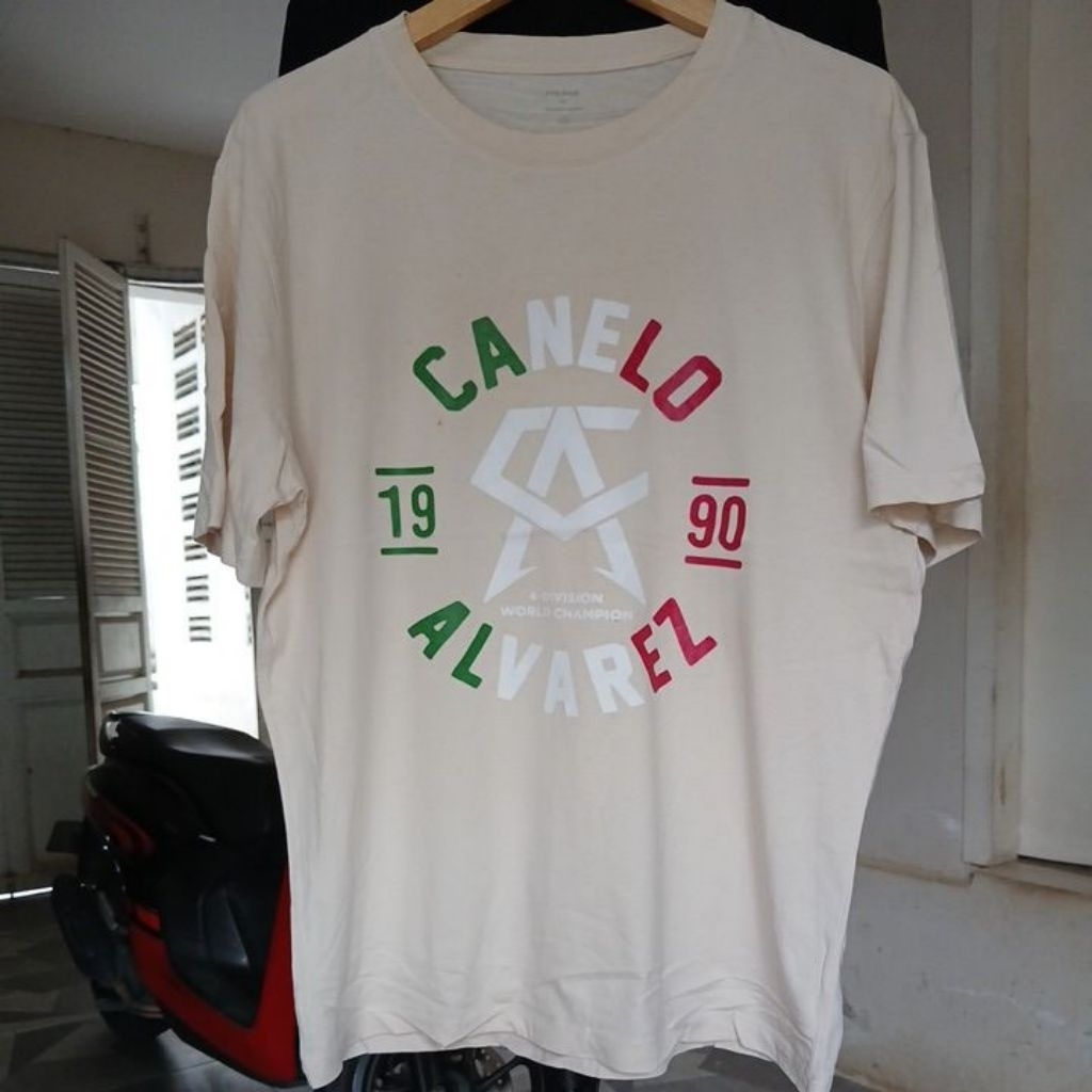 Kaos katun warna cream kerah kencang POLHAM second Original size L ld 110cm Pjg 71cm mulus no minus