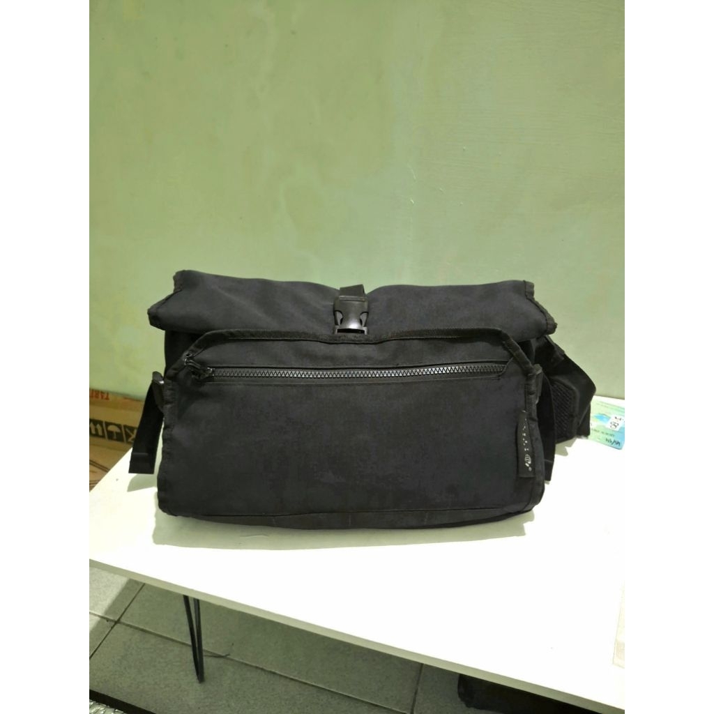honey badgear tas slempang messenger bag second
