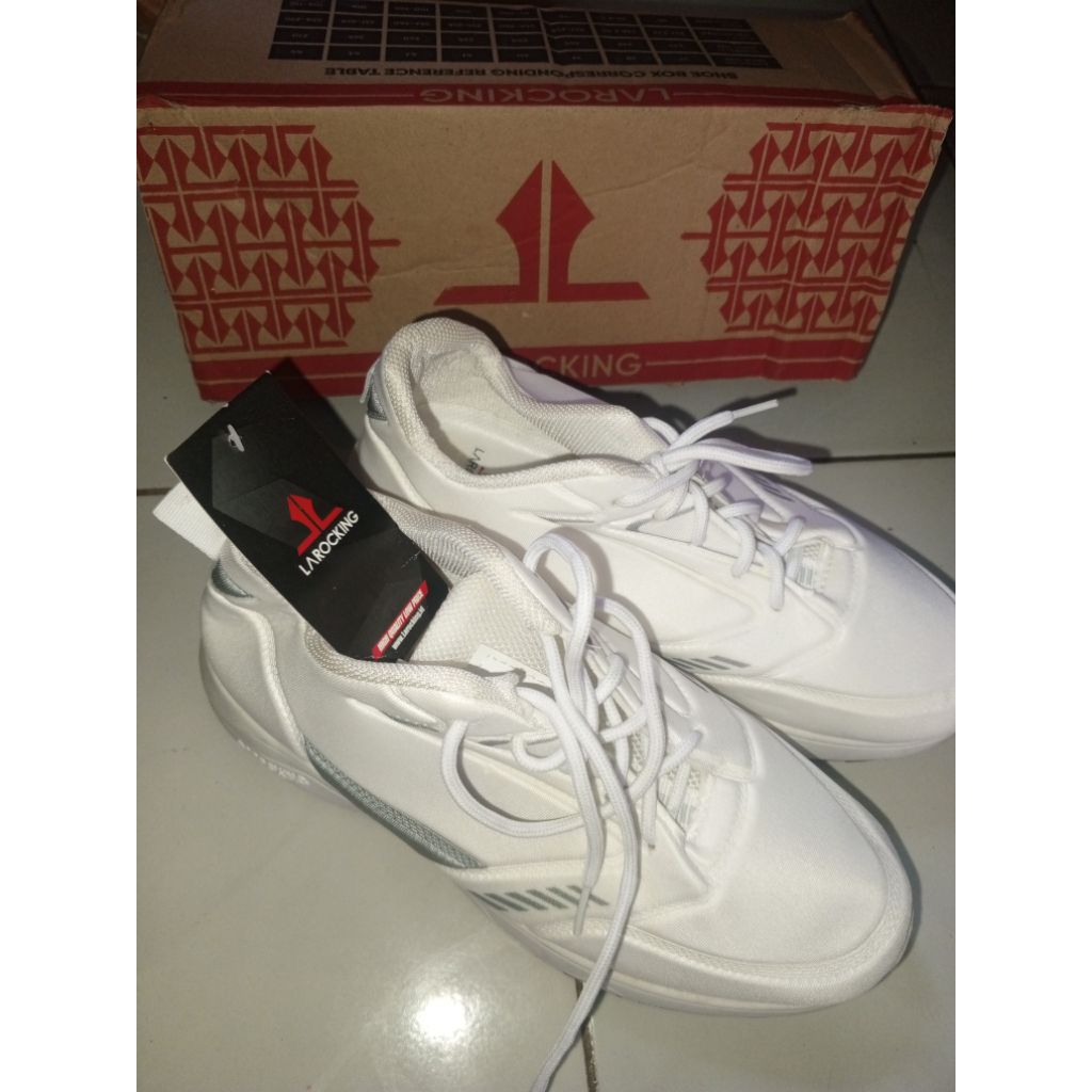 Larocking Sepatu Putih uk 39