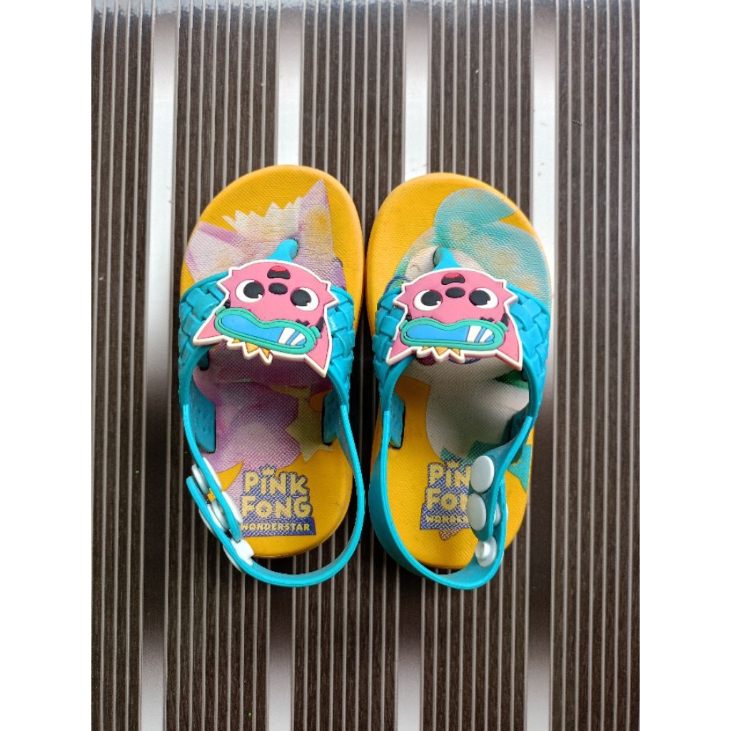 preloved sandal anak baby shark