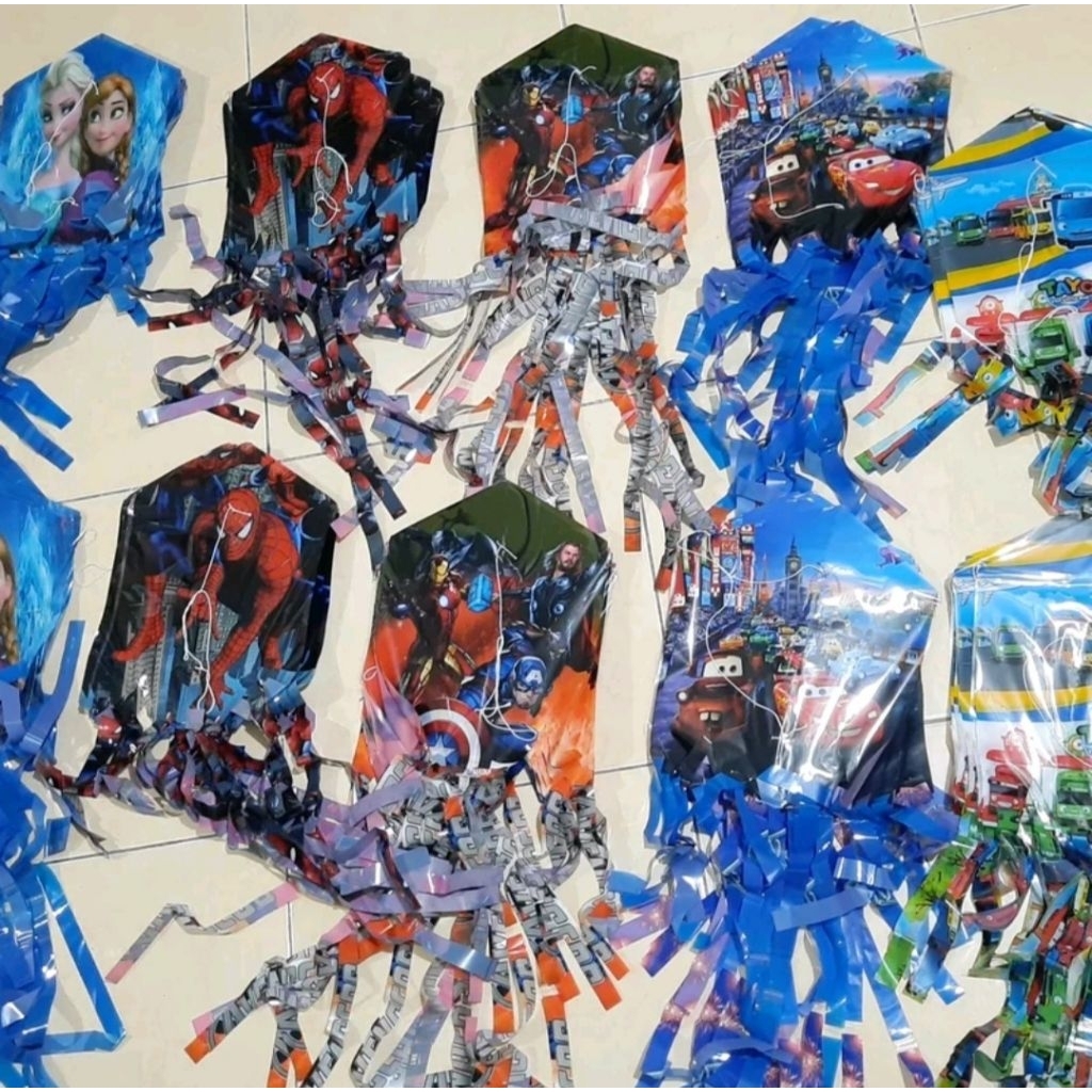 Layangan plastik karakter anak