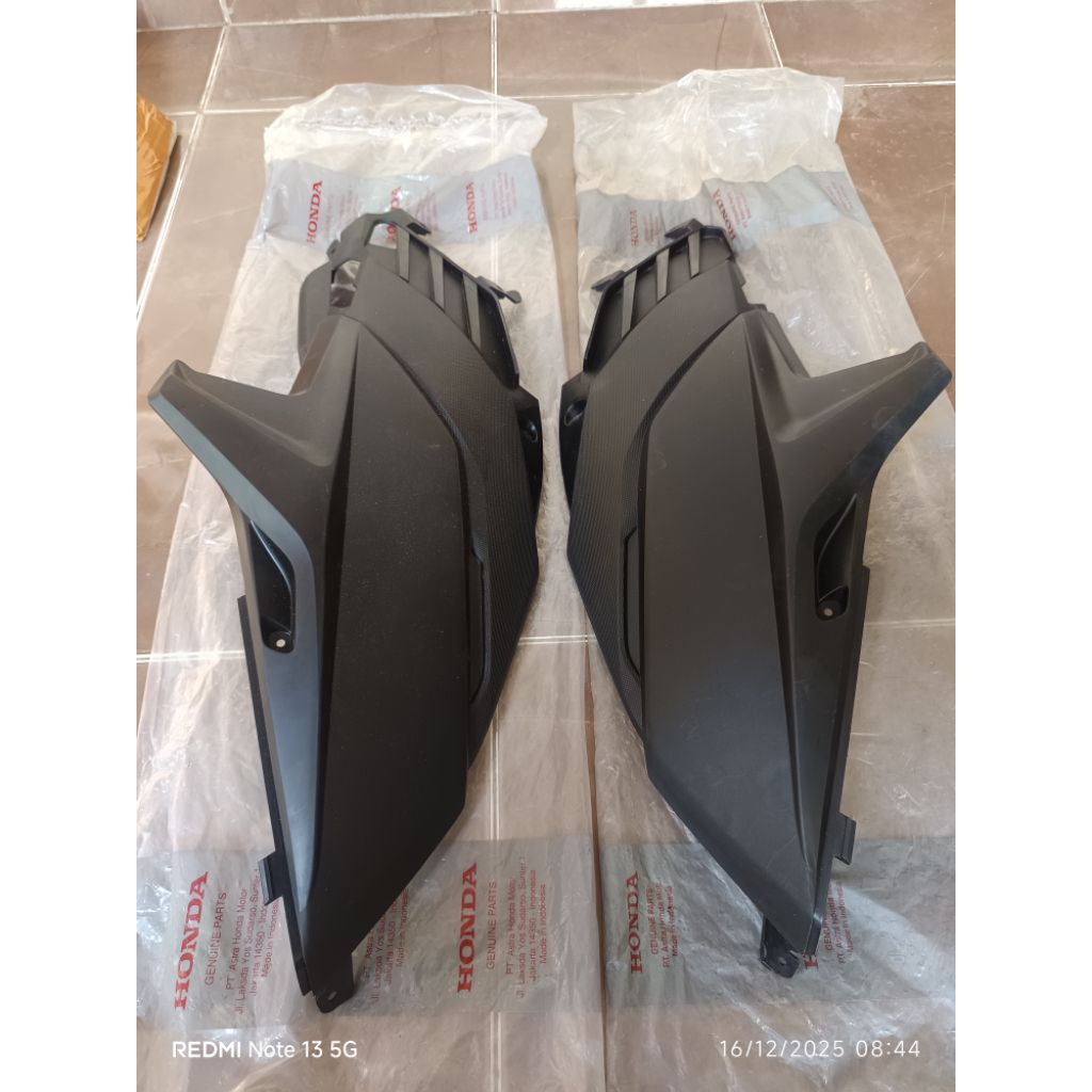 sambungan cover body kiri kanan honda vario110 techno karbu original ahm