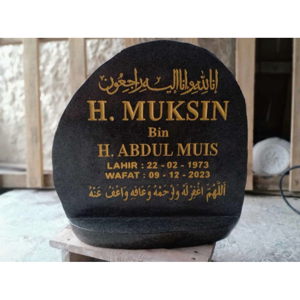 Nisan Makam Batu Kali Ukir Nama