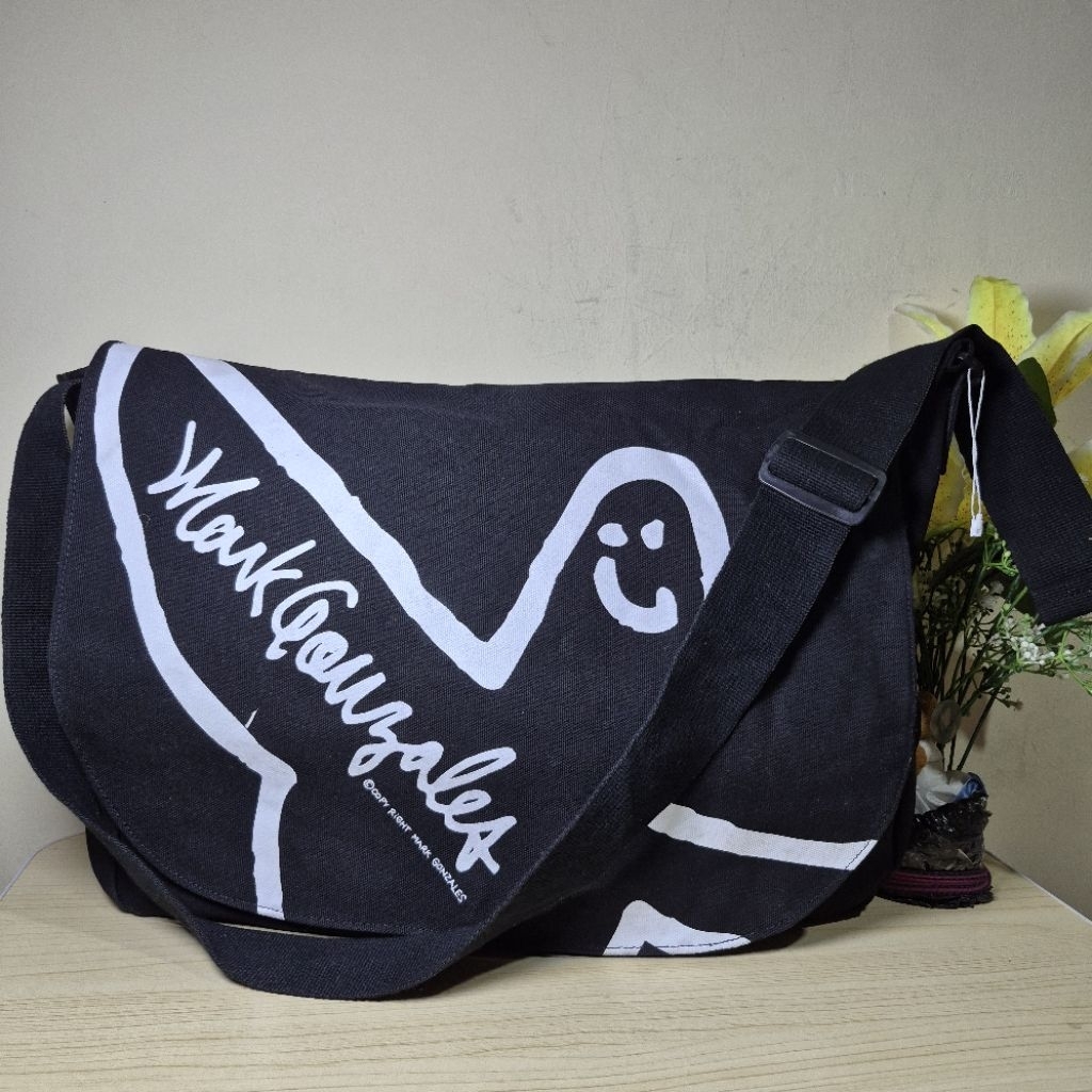 Tas Messenger bag Mark Gonzalez Preloved