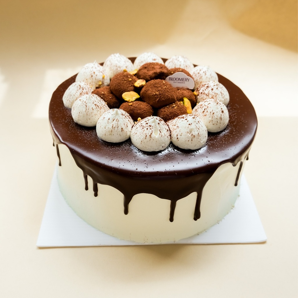 VIRAL Dubai Chewy Pistachio Mille Crepe Cake 20cm – Pistachio Kunafa | Birthday Cake (Ready) | Bloom