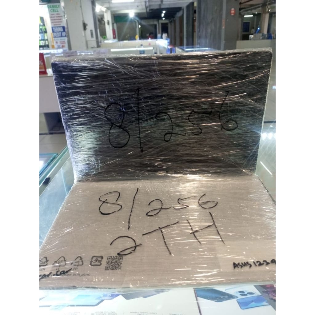Asus ram 8 gb internal 256 gb garansi 2 thn