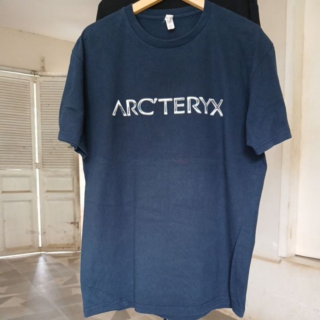 Kaos katun super tebal warna navy pekat kerah kencang built up tanpa jahitan samping ALSTYLE X ARCTE