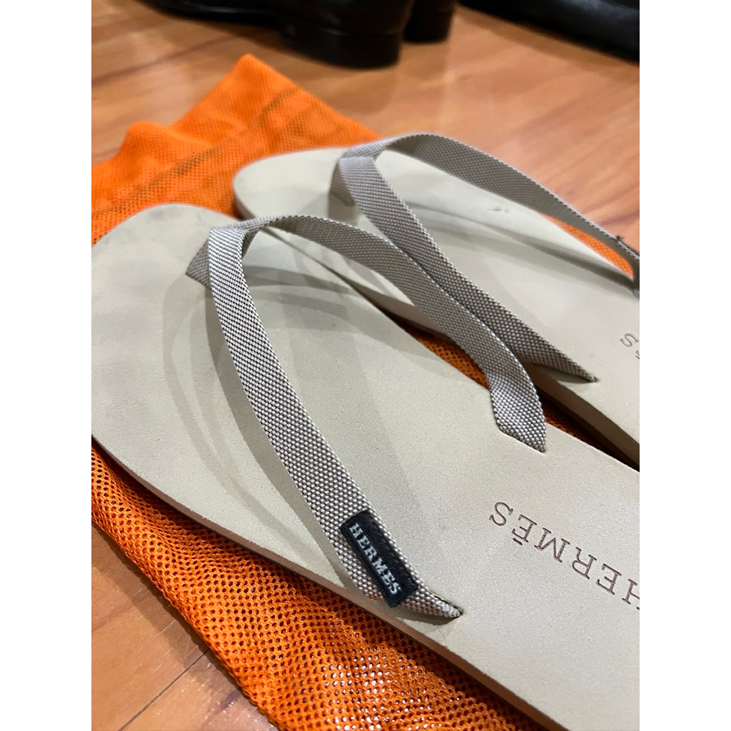 Preloved | Her mes flip-flop (thong sandal) | Her mes Sandal