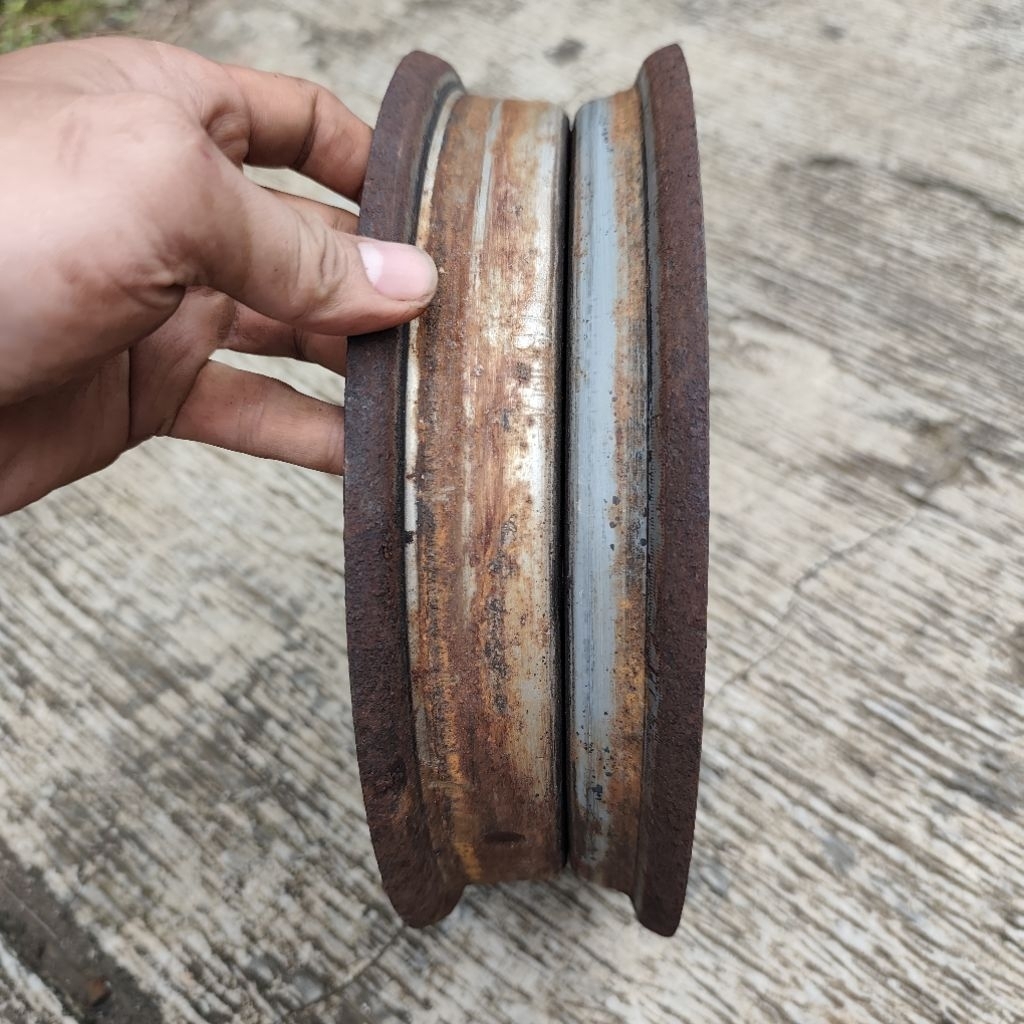 velg vespa super r10 banci