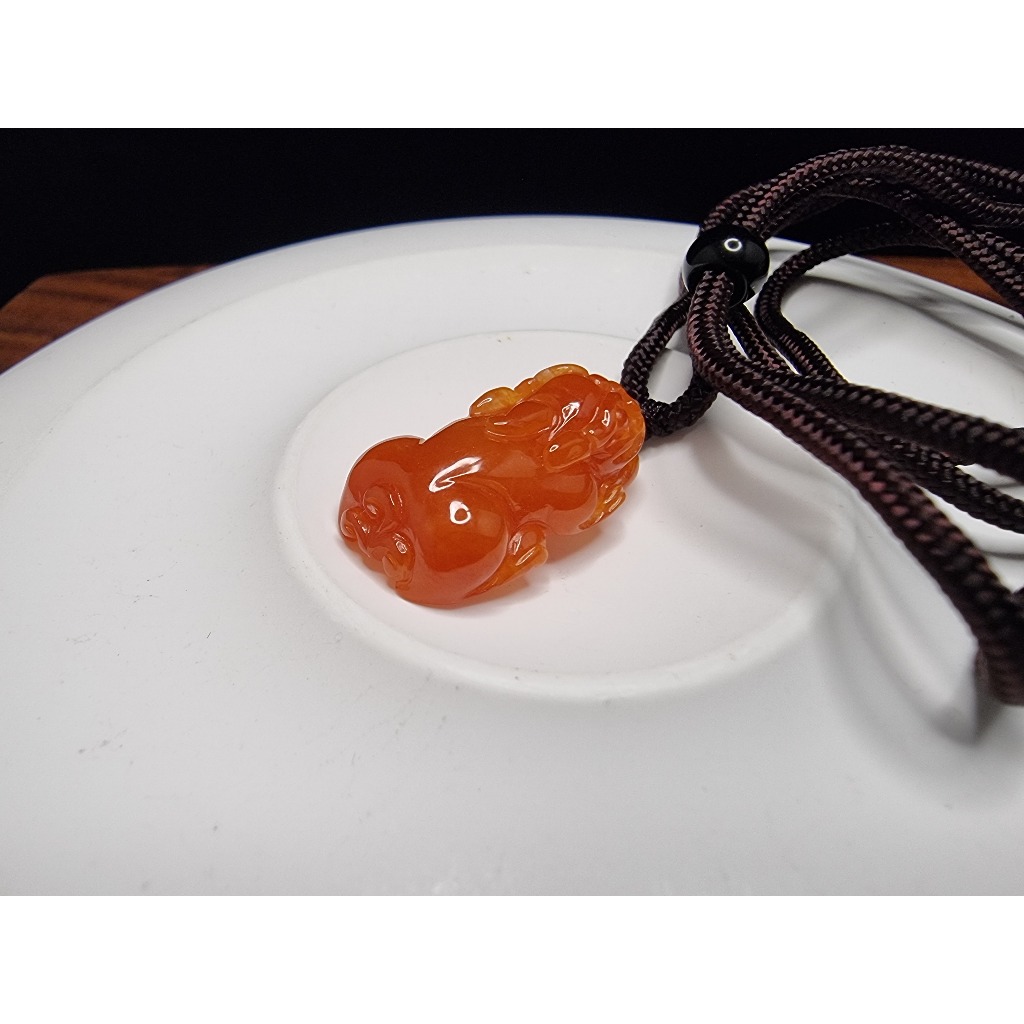 Liontin Batu Giok Red Jade Pixiu Myanamr HQ 25x13mm C1829