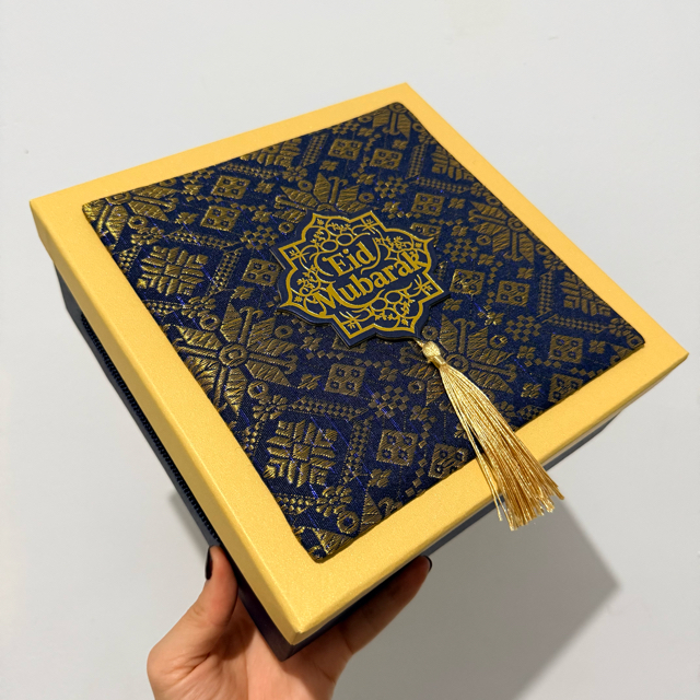 Box Songket Premium Lapis Legit Rumbai 22x22cm/ Hardbox isi 4 Toples 250gr/ Box Hampers Kue Kering 2