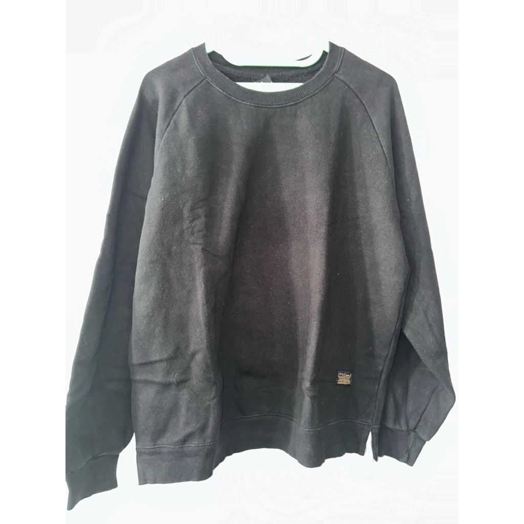 Crewneck Hitam FP (BARANG BEKAS/SECOND)