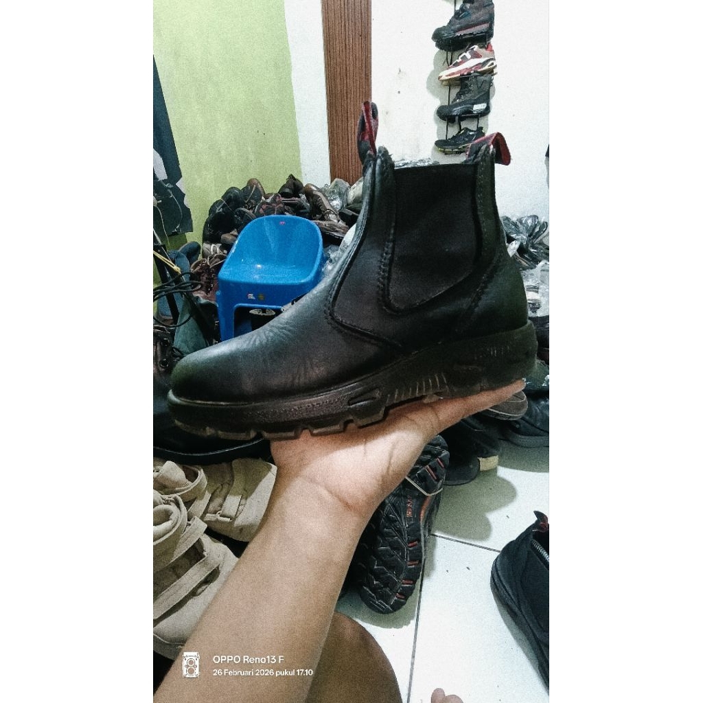 sepatu Boots chelsea full black