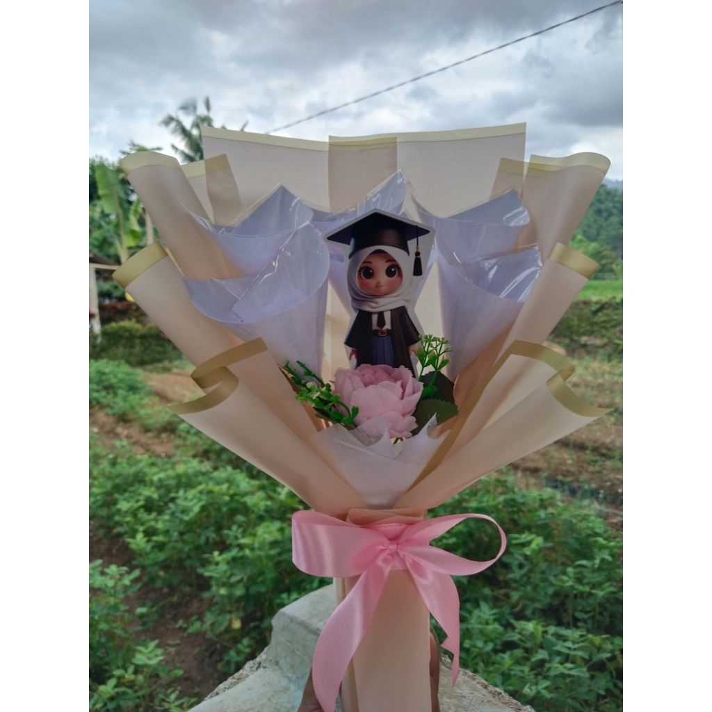 Buket topper wisuda /6 slot wadah uang fraktis tinggal isi uang free kartu ucapan