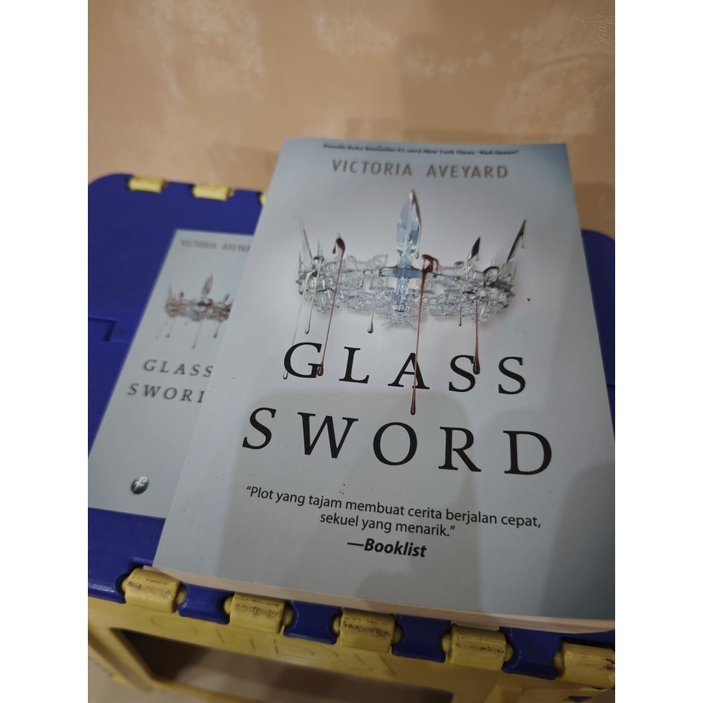 novel glass sword glasssword Victoria Aveyard red queen 2 ori original bekas preloved fantasi second