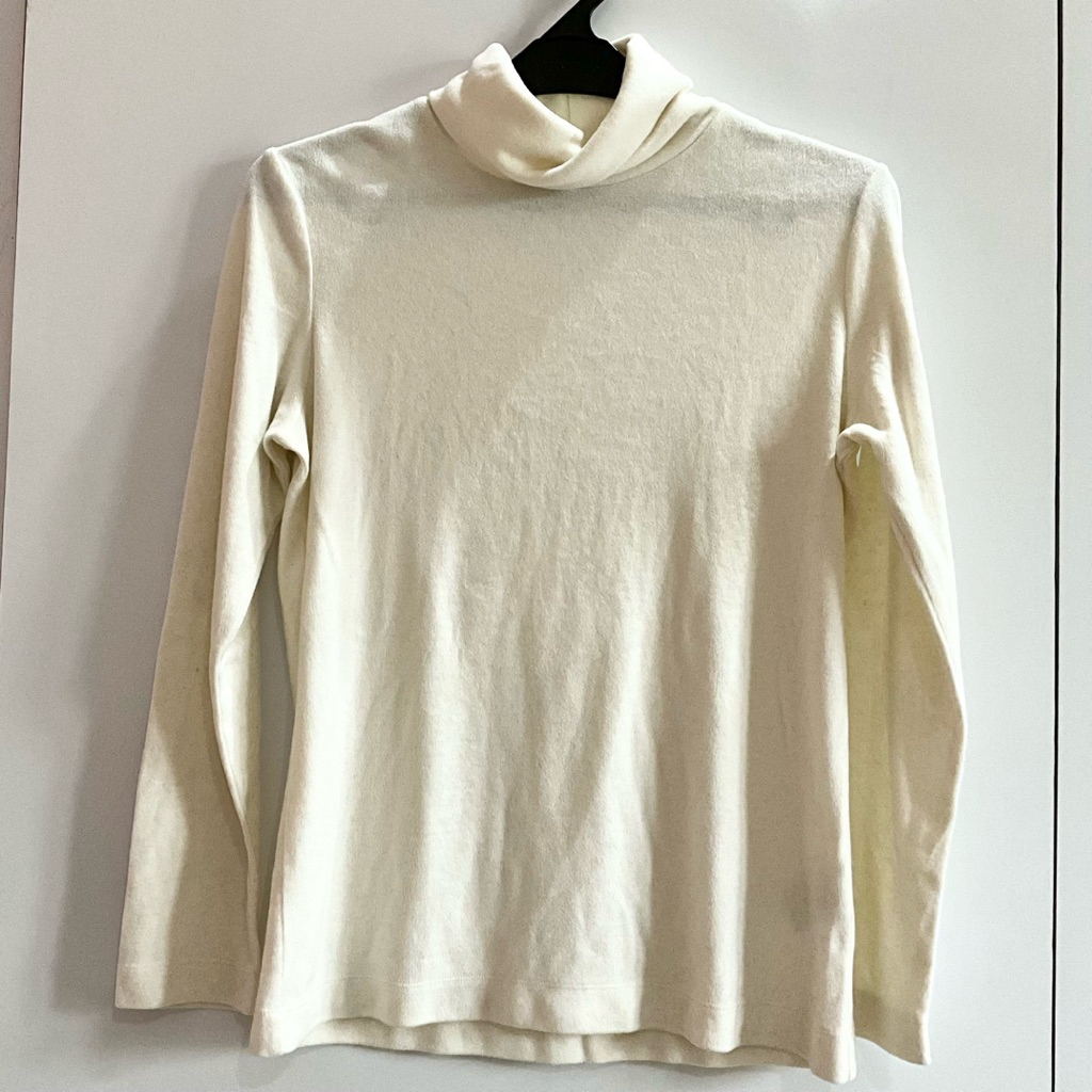 Uniqlo Sweater Sweatshirt Turtle Neck Pakaian Wanita Lengan Panjang White Original