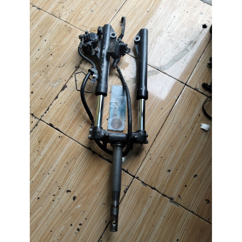 sok depan segitiga kaliper Vario karbu Vario 110