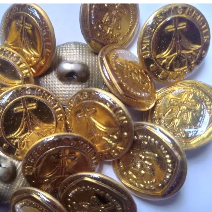 kancing jas almamater universitas kristen maranatha