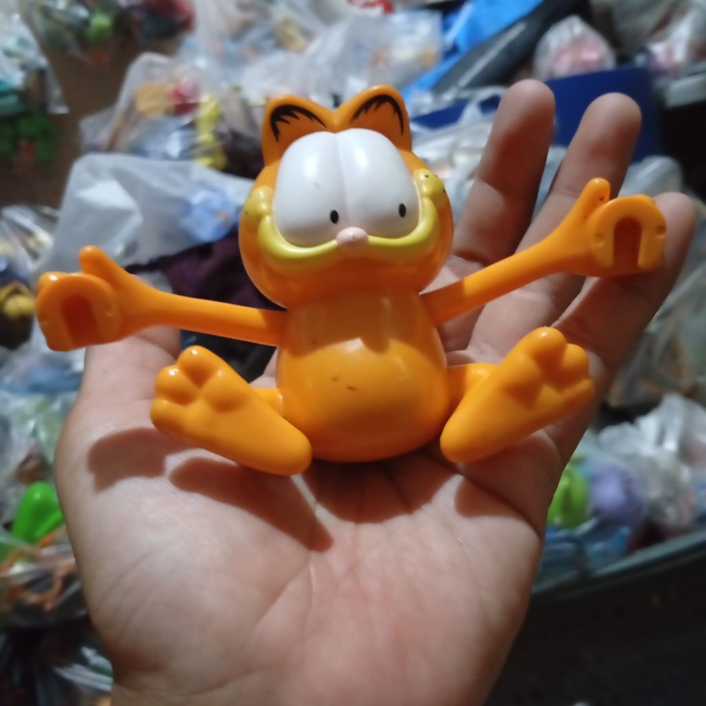 chaki meal toys Garfield jump