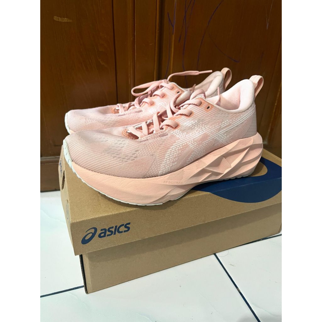 Sepatu Asics nova blast 5 original second with box Size 37.5