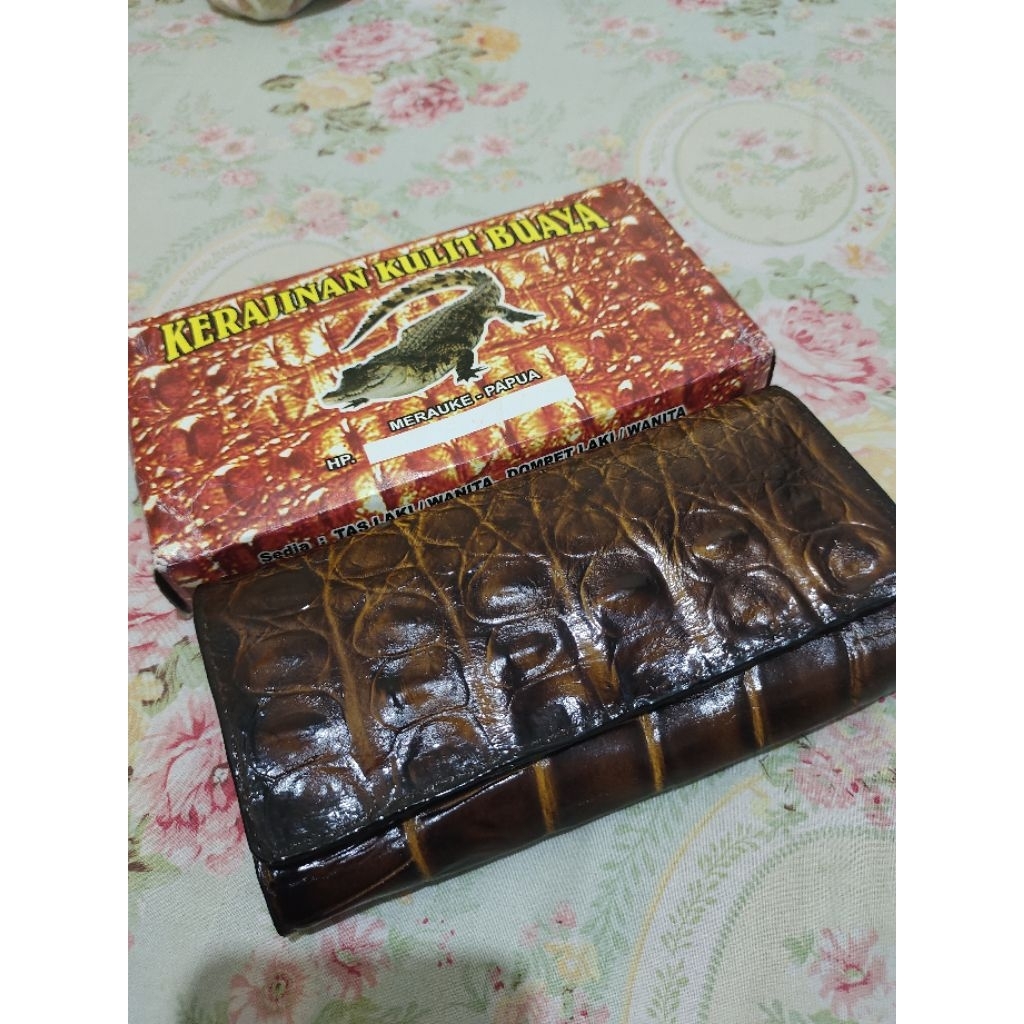 dompet kulit buaya asli Papua | dompet unik autentik from papua