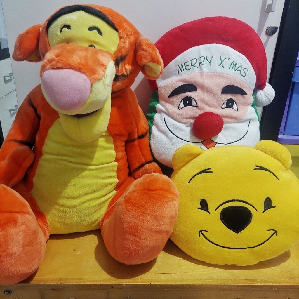 Preloved Boneka Bantal Santa, Boneka Tiger Jumbo, Bantal Pooh