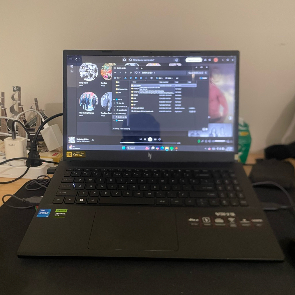 laptop gaming acer nitro v15 rtx2050 180hz 100srgb