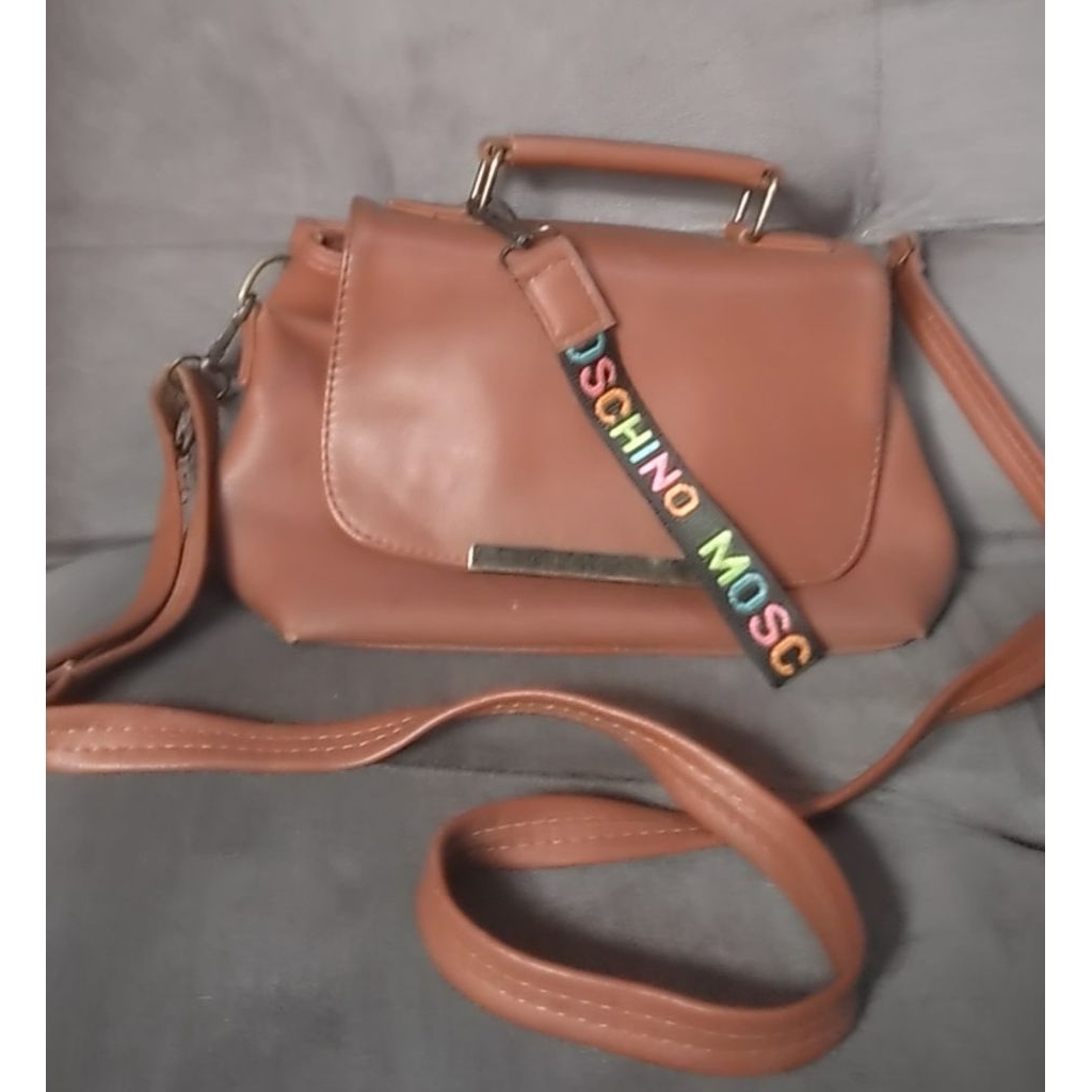 P188 Tas selempang coklat tua