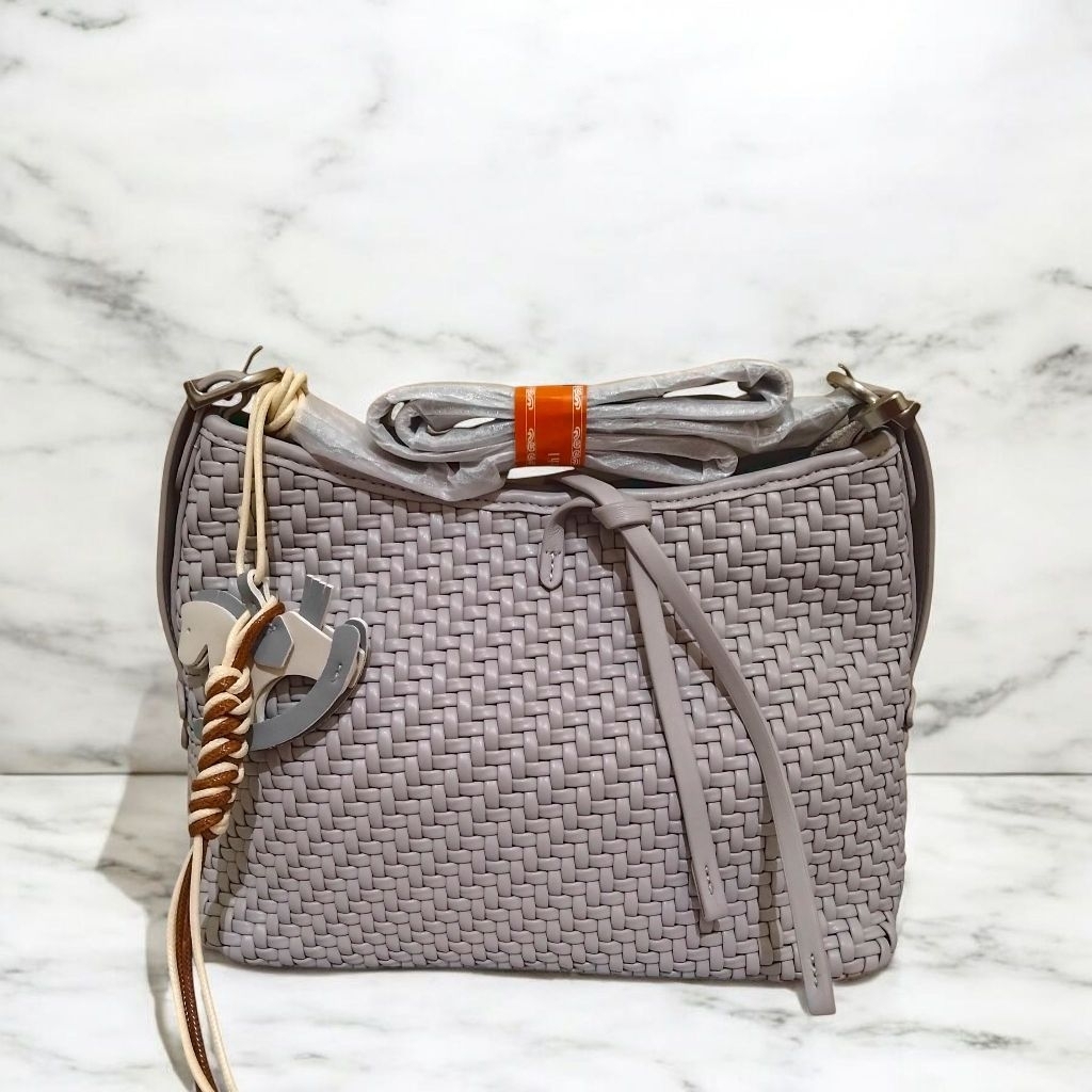 Royal cuir original anyam hitam