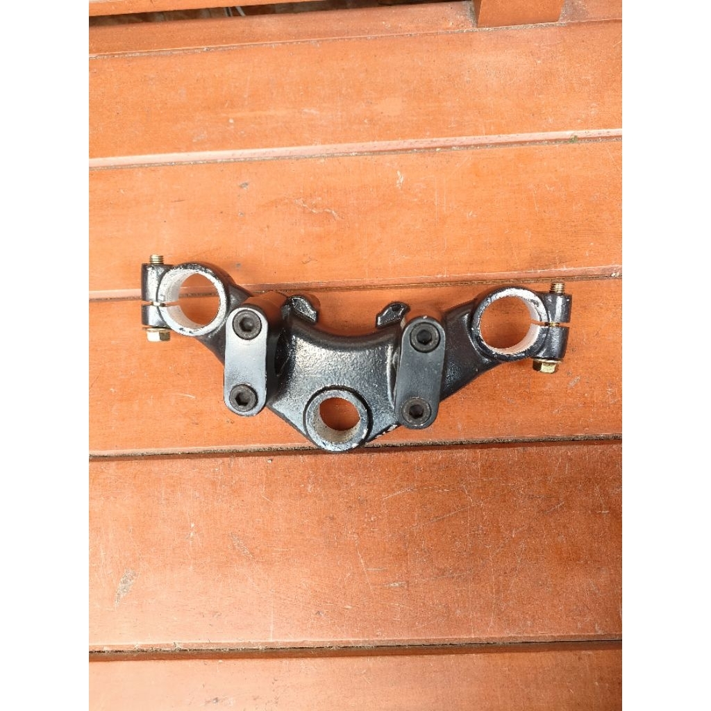 kupu shock depan w175 dudukan stang w175