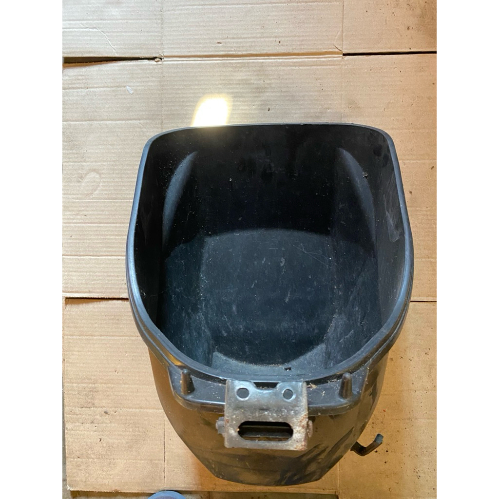 bagasi box bawah jok supra x 125 helm in original copotan